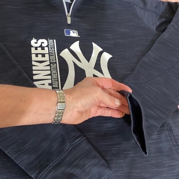 Like new Magestic authentic collection large - Picture 2 of 8